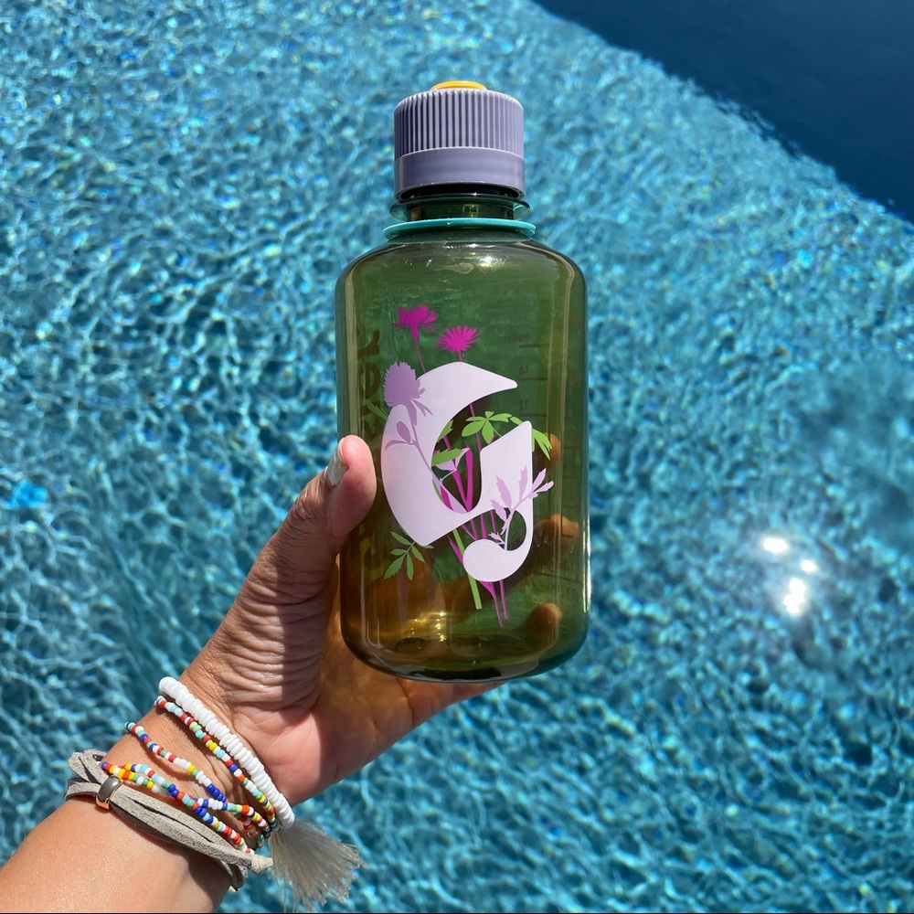 glossier 500 mL nalgene water bottle